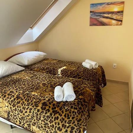 Pod Szumiacym Debem *