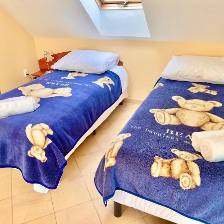 Pod Szumiacym Debem *