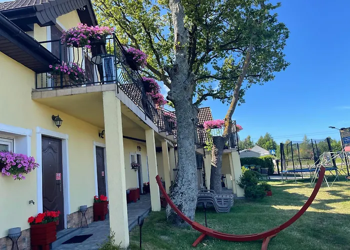 Pod Szumiacym Debem *